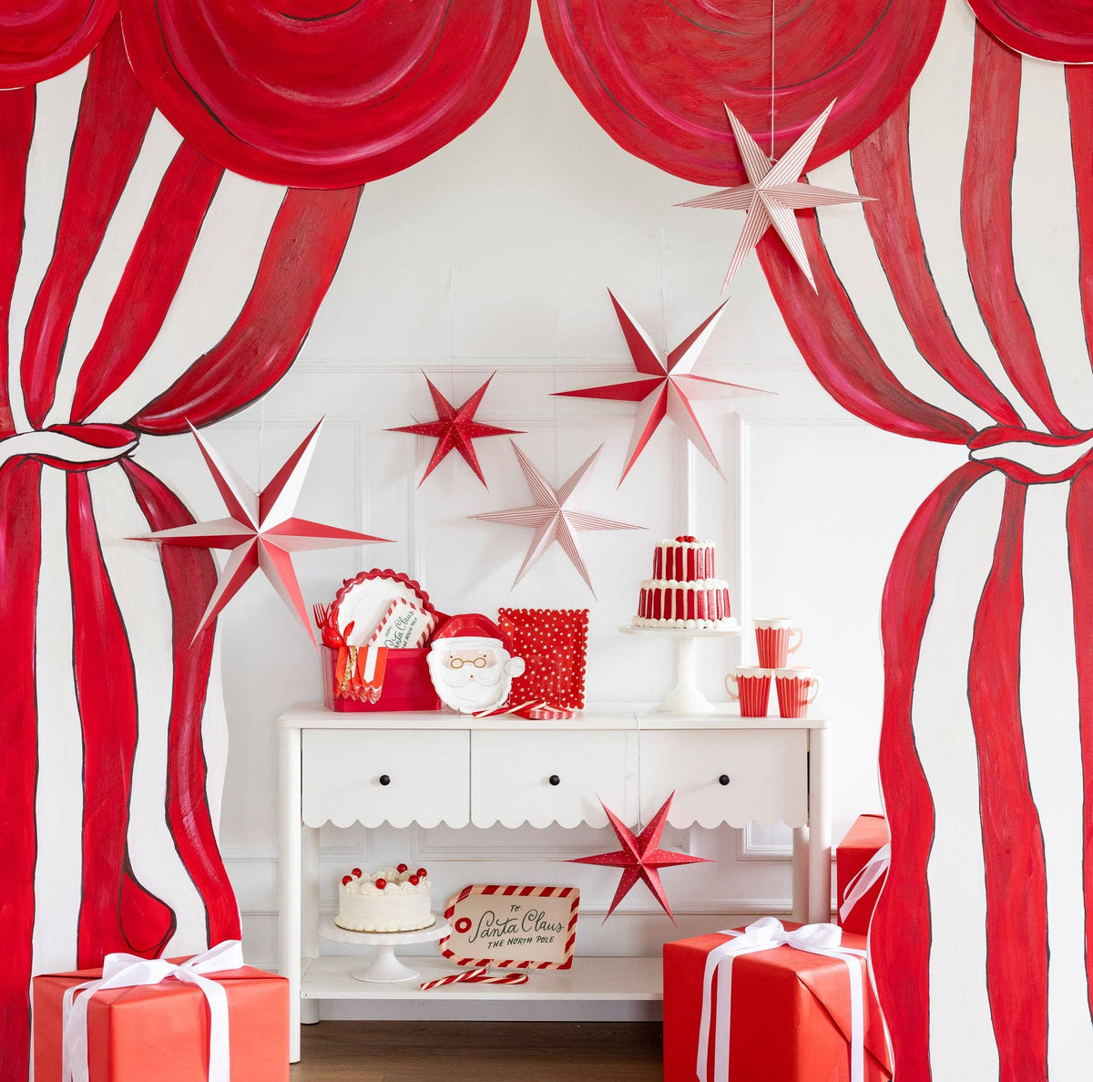 BEC1305 - Red and Cream Hanging Christmas Star Set