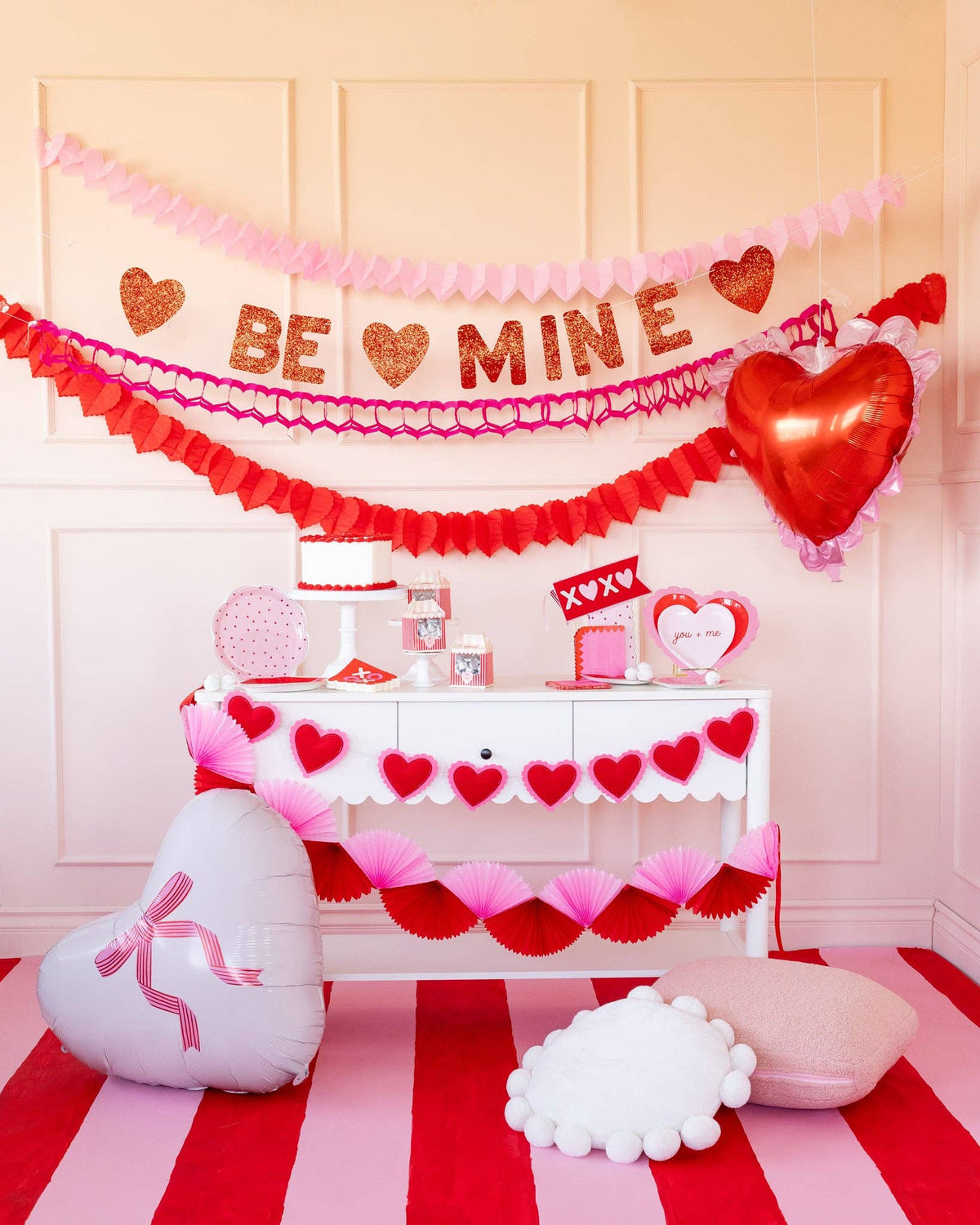 VAL1204 - Pink and Red Double Tissue Bunting Banner